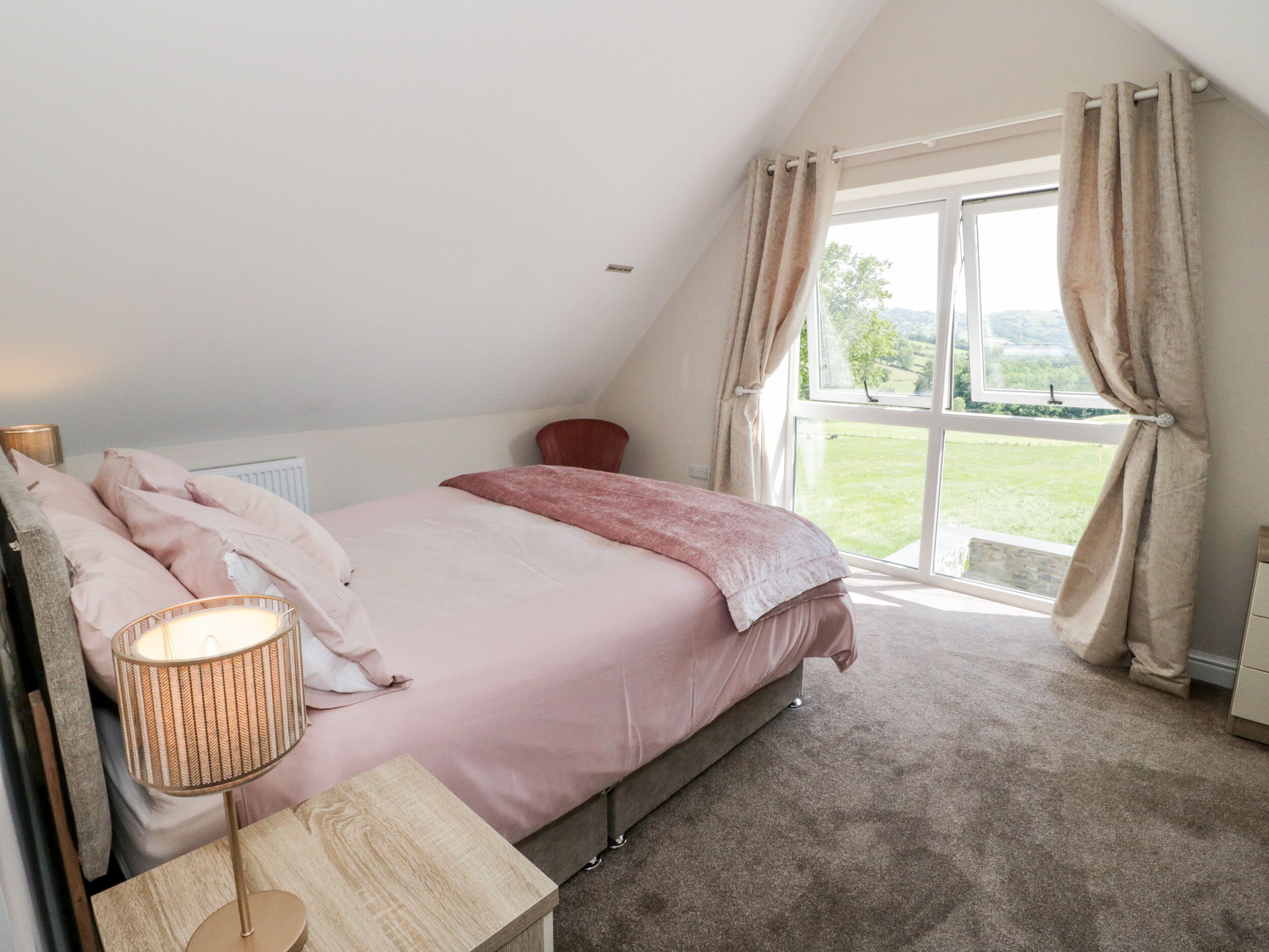 Cottage | 2 phòng ngủ, trang trí khác biệt 