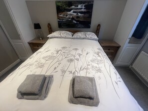 Cottage | 2 bedrooms, individually decorated, individually furnished, free WiFi - Honeysuckle Cottage (Richmond)