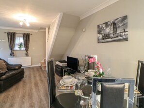 平房 | 私人廚房 | 電冰箱、電熱水壺、烤麵包機、鍋具/餐盤/廚房用品