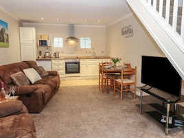 Cottage | Living area | Fireplace