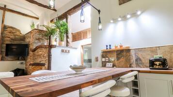 Cottage | Private kitchen | Fridge, dishwasher, electric kettle, toaster