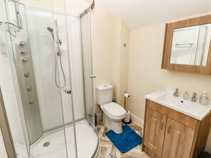 Cottage | Bathroom | Shower - Nuthatch Barn (Pontyclun)