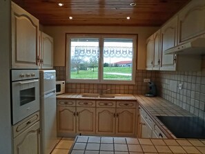 Kylskåp, mikrovågsugn och diskmaskin