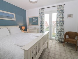 Cottage | 2 bedrooms, individually decorated, individually furnished, free WiFi