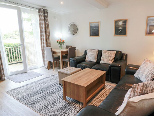 Cottage | Living area - Simply Suite (Castle Douglas)