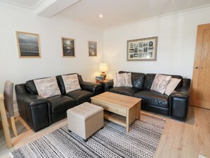 Cottage | Living area - Simply Suite (Castle Douglas)