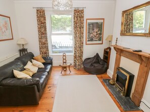 Cottage | Interior - Hawthorn House (Pembroke)