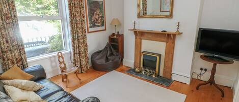 Cottage | 3 bedrooms, individually decorated, individually furnished, free WiFi