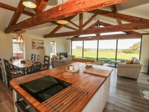 平房 | 私人廚房 | 雪櫃、洗碗機、電熱水壺、多士爐