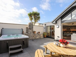 Cottage | Pool - The Herun (Rhosneigr)