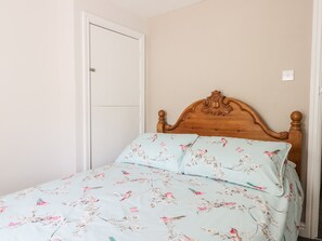 Cottage | 2 bedrooms, individually decorated, individually furnished, free WiFi