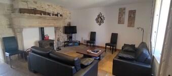 Charming Village Getaway: Modern Comforts in a Historic Setting Wi-Fi & Terrace Included