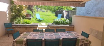 Charming Village Getaway: Modern Comforts in a Historic Setting Wi-Fi & Terrace Included