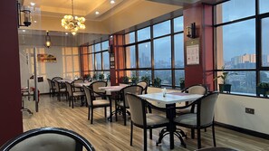 Café da manhã, almoço e jantar