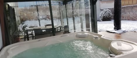 Bain à remous intérieur