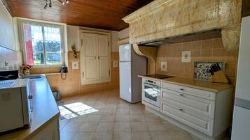 Réfrigérateur, micro-ondes, lave-vaisselle