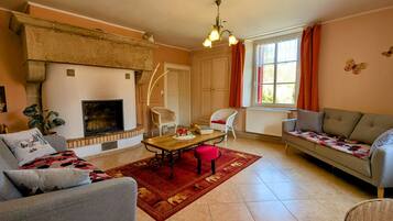 Télévision, cheminée