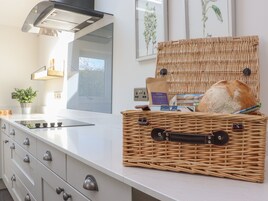 Casa de campo | Cocina privada | Frigorífico, lavavajillas, hervidor eléctrico y tostadora