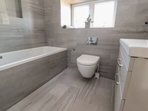 Cottage | Bathroom | Shower