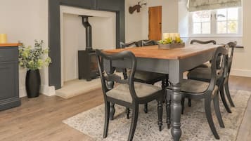 Cottage | Private kitchen | Fridge, dishwasher, electric kettle, toaster