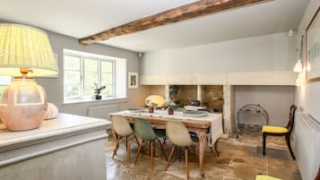 Cottage | 4 bedrooms, individually decorated, individually furnished