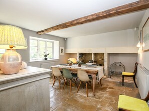Cottage | 4 bedrooms, individually decorated, individually furnished - The Old Post Office (Cirencester)
