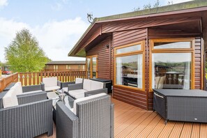 Cottage | Balcony - Lakeview Lodge (Carnforth)