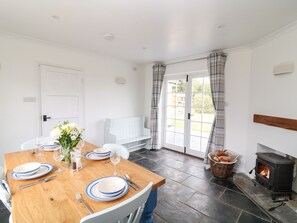 Cottage | Dining - Summercourt (Launceston)