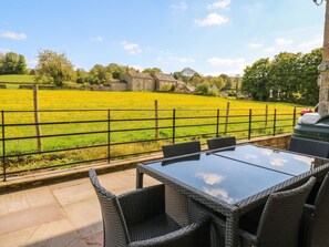 Outdoor dining - White Lea (Richmond)