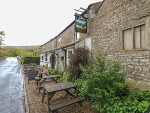 Outdoor dining - White Lea (Richmond)