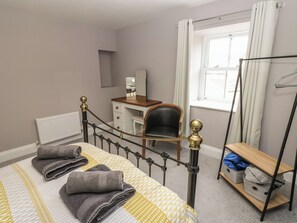 3 bedrooms, individually decorated, individually furnished, free WiFi - White Lea (Richmond)