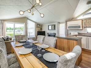 Cottage | Private kitchen | Fridge, dishwasher, electric kettle, toaster - Links Lodge (Grange-over-Sands)