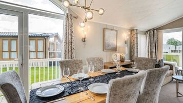 Cottage | Private kitchen | Fridge, dishwasher, electric kettle, toaster