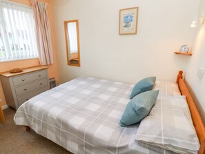 Cottage | 2 bedrooms, individually decorated, individually furnished, free WiFi - Drake Cottage (Seaview)