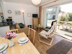 Cottage | 2 bedrooms, individually decorated, individually furnished, free WiFi - Drake Cottage (Seaview)