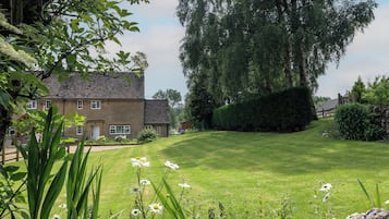 Cottage | Property grounds