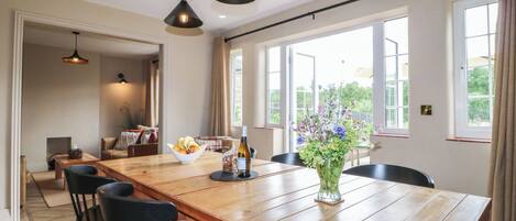 Cottage | Dining