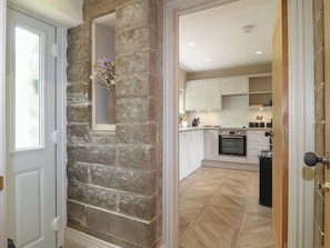 Cottage | Private kitchen | Fridge, microwave, dishwasher, cookware/dishes/utensils - Ivet Lowe (Matlock)