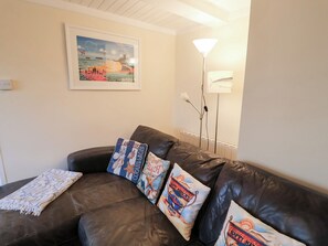 Living area - Cobbler's Cottage (Norwich)