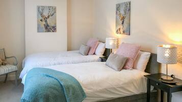 Cottage | 3 bedrooms, individually decorated, individually furnished, free WiFi