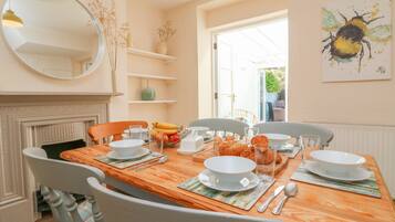 Cottage | Private kitchen | Fridge, dishwasher, electric kettle, toaster