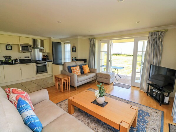 Cottage | Living area - 4 Thurlestone Beach House (Kingsbridge)