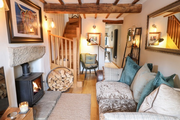 Cottage | Living room | Fireplace
