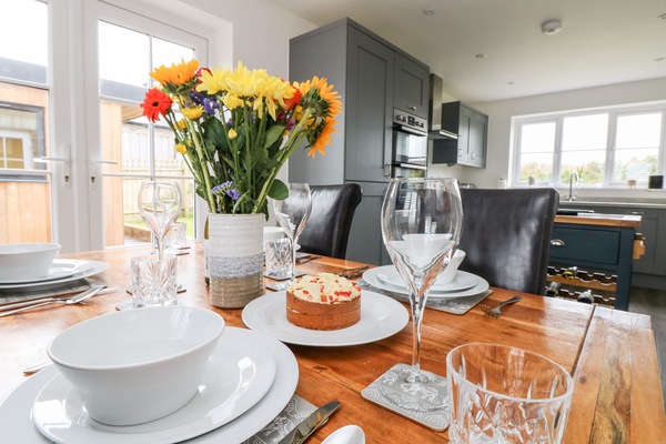 Cottage | Dining