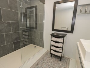 Feriehus | Badeværelse | Bruser, Toiletpapir