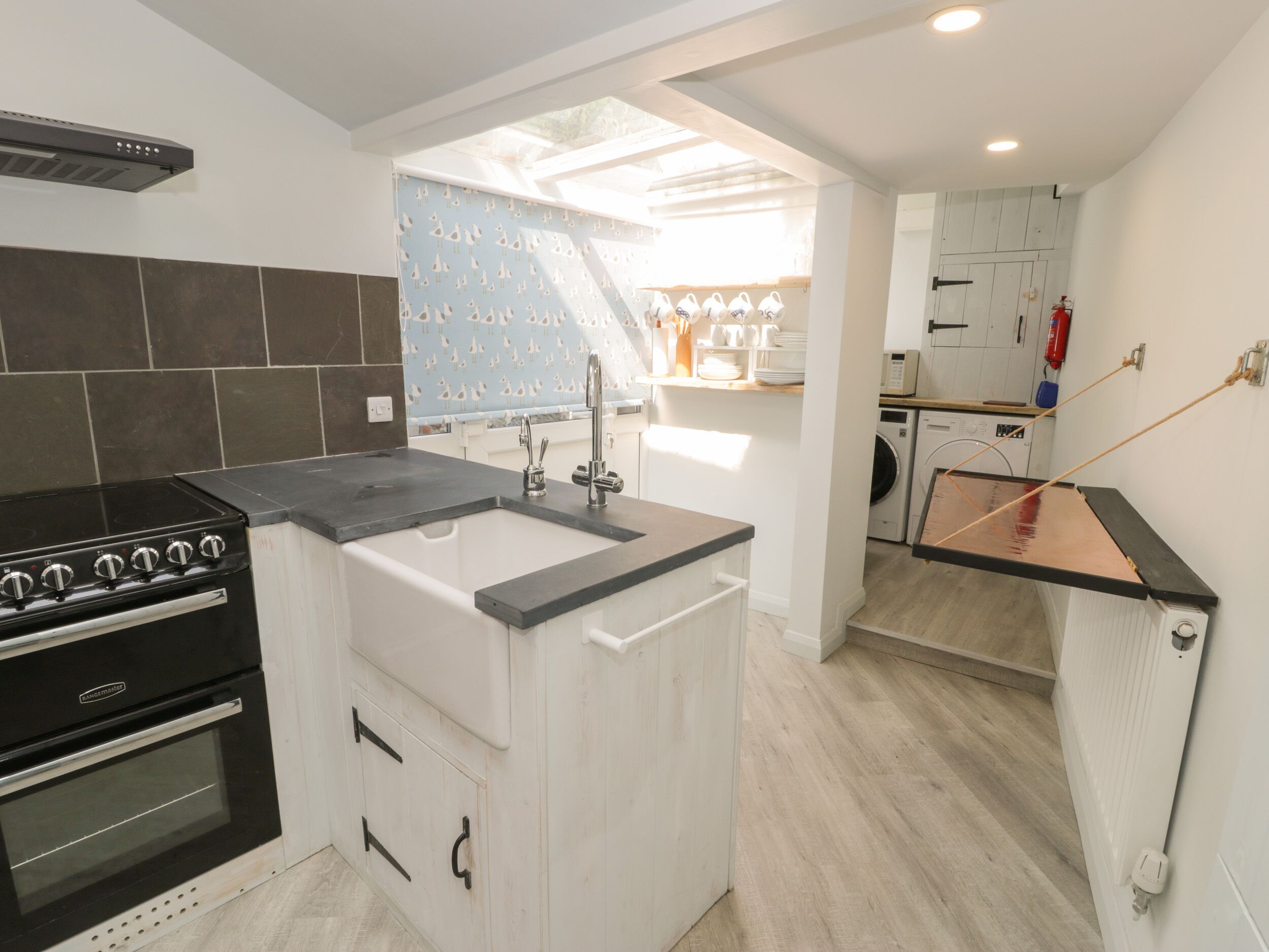 Cottage | Private kitchen | Fridge, dishwasher, cookware/dishes/utensils