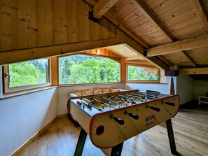 Games room - Cozy and Bright Wooden Chalet with Terrace near Gérardmer (Liézey)