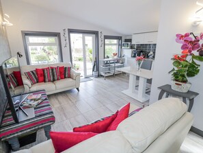 Cottage | Living area