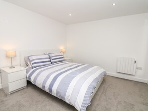 Cottage | 2 bedrooms, individually decorated, individually furnished, free WiFi - Beach Rose (Teignmouth)
