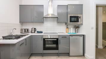 Cottage | Private kitchen | Fridge, microwave, dishwasher, electric kettle